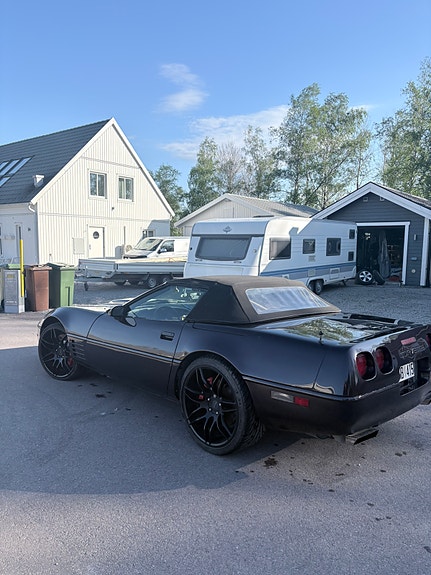 Chevrolet Corvette 2 of 5