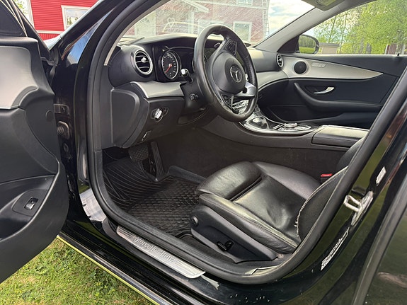 Mercedes-Benz E220 6 of 8