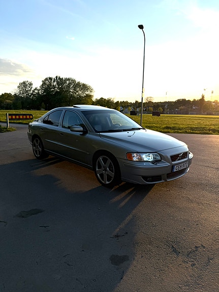 Volvo S60 2 of 5