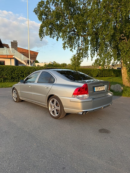 Volvo S60 4 of 5
