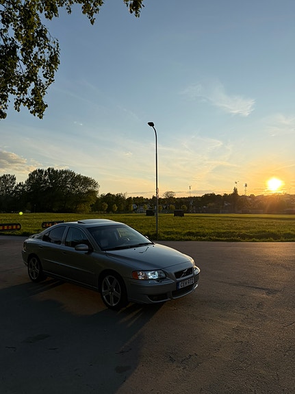 Volvo S60 3 of 5