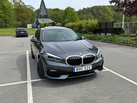 BMW 118i 4 of 5