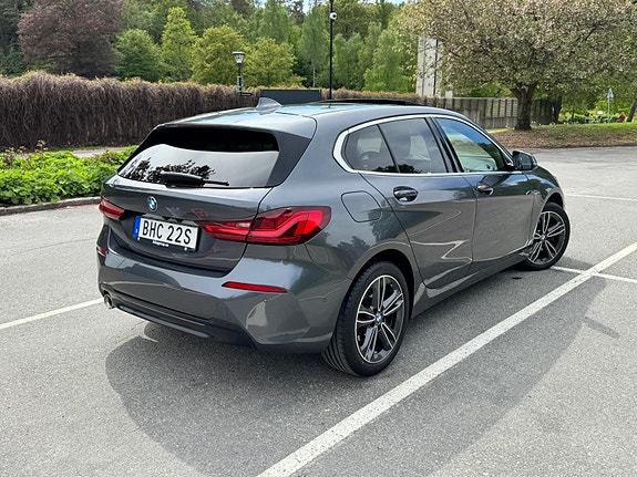BMW 118i 3 of 5