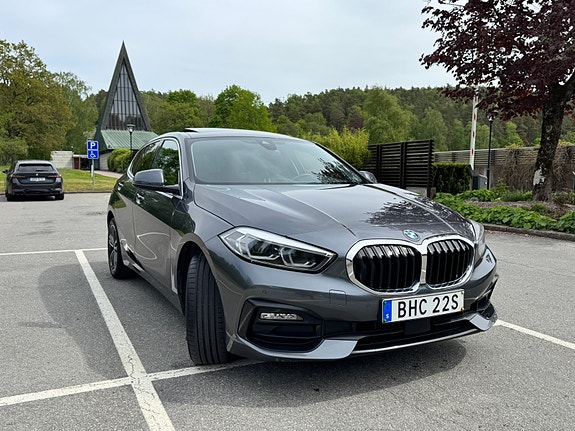 BMW 118i 2 of 5