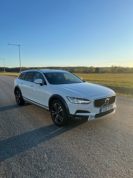 Volvo V90 Cross Country 3 of 5