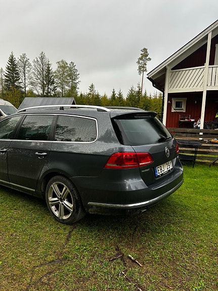 Volkswagen Passat 2 of 3