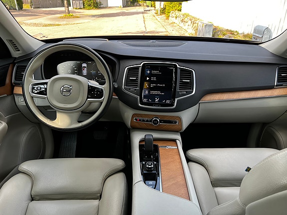 Volvo XC90 8 of 13