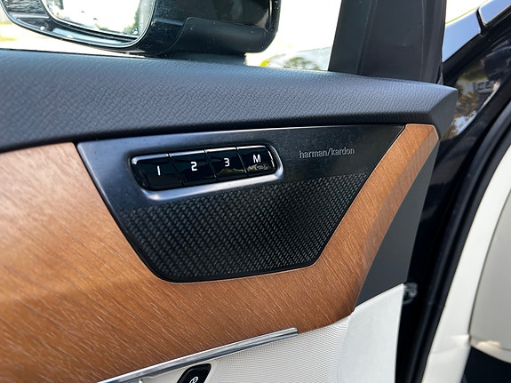 Volvo XC90 10 of 13