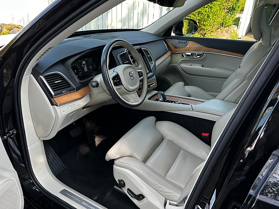 Volvo XC90 6 of 13