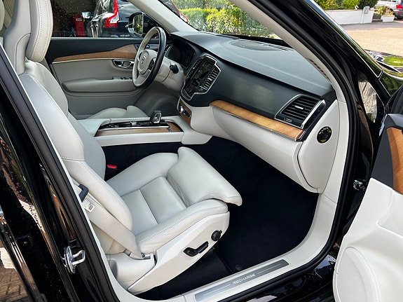 Volvo XC90 7 of 13