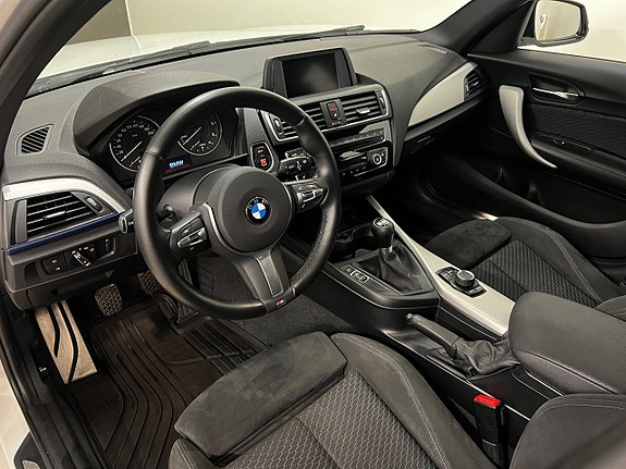 BMW 118d 4 of 5