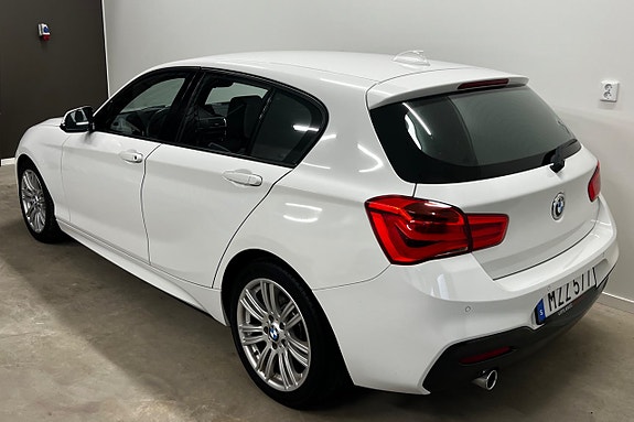 BMW 118d 3 of 5
