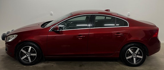 Volvo S60 2 of 5