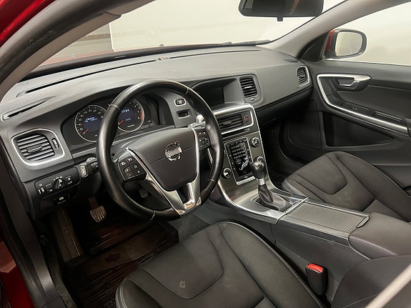 Volvo S60 4 of 5