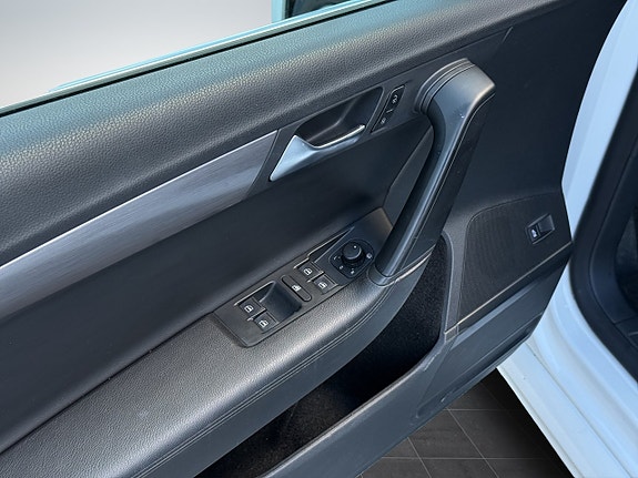 Volkswagen Passat 30 of 30