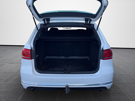 Volkswagen Passat 17 of 30