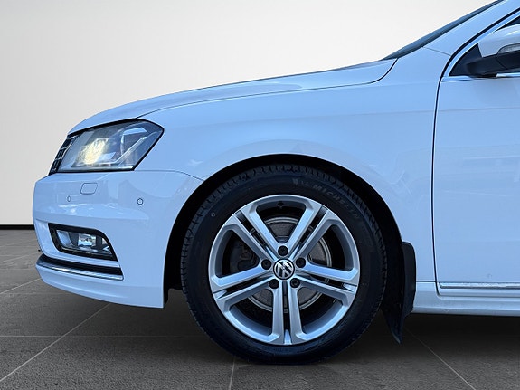 Volkswagen Passat 9 of 30