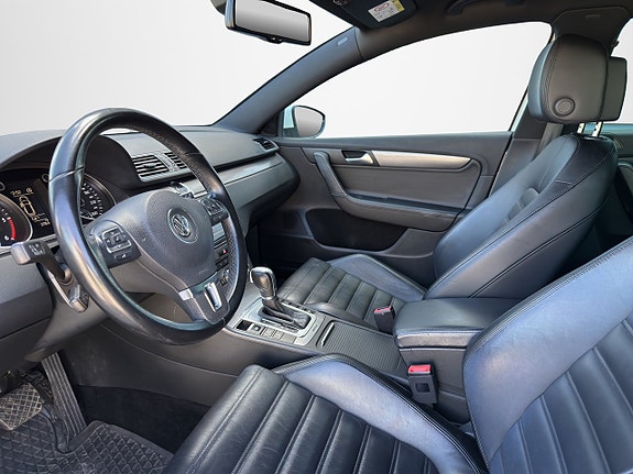 Volkswagen Passat 11 of 30