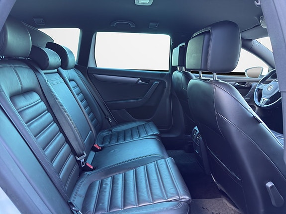 Volkswagen Passat 15 of 30