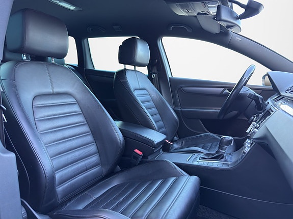 Volkswagen Passat 14 of 30
