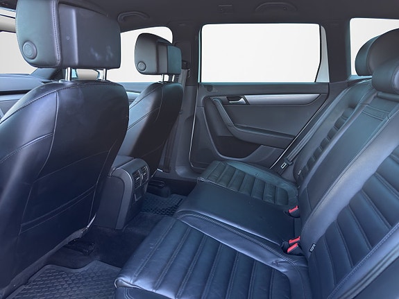 Volkswagen Passat 16 of 30