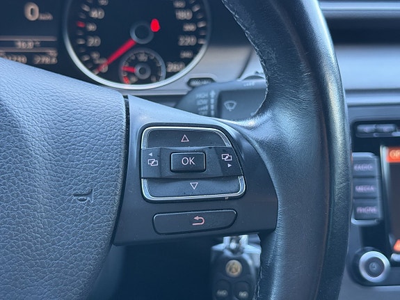 Volkswagen Passat 28 of 30
