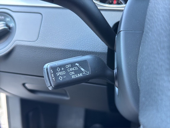 Volkswagen Passat 22 of 30