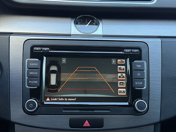 Volkswagen Passat 19 of 30