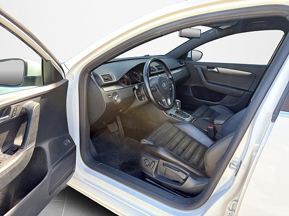 Volkswagen Passat 10 of 30