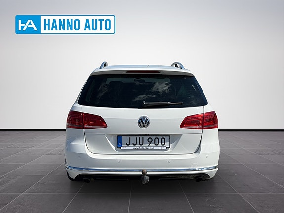 Volkswagen Passat 3 of 30