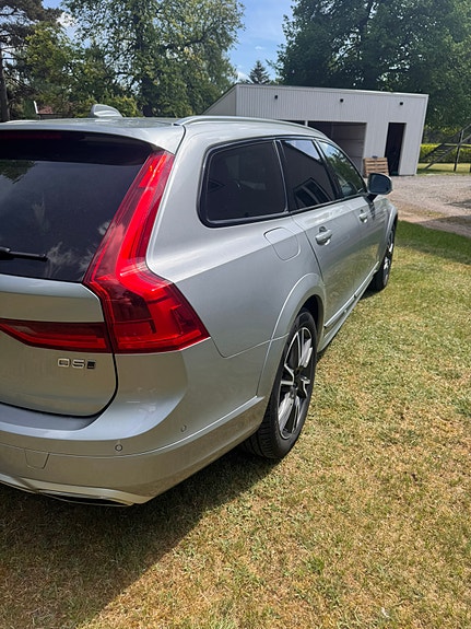 Volvo V90 Cross Country 3 of 5