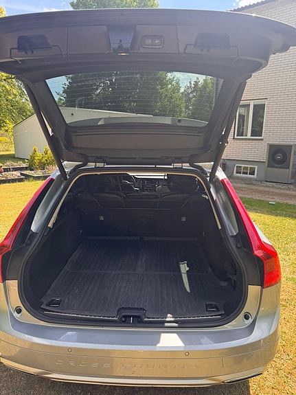 Volvo V90 Cross Country 8 of 9