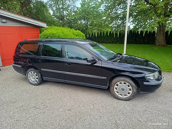 Volvo V70 2 of 2