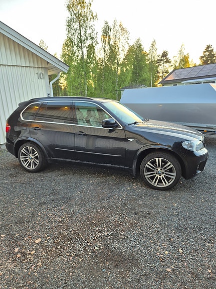 BMW X5 2 of 6