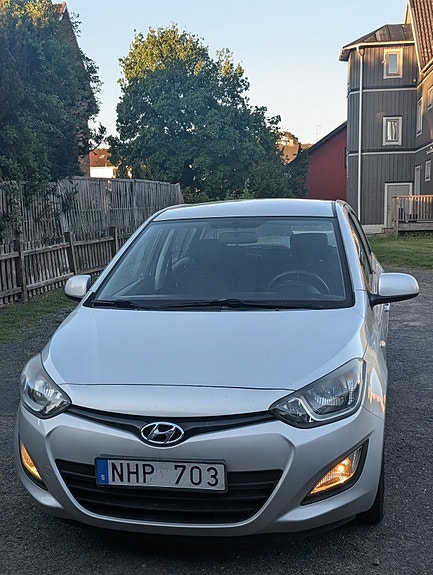 Hyundai i20 2 of 5