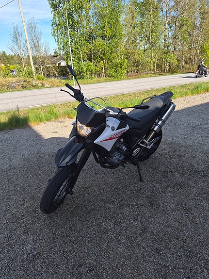 Yamaha xt660x 3 of 4