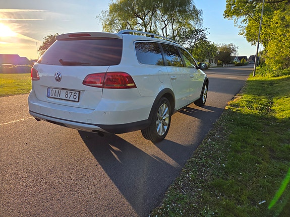 Volkswagen Passat Alltrack 3 of 5