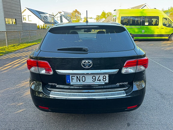 Toyota Avensis 3 of 5