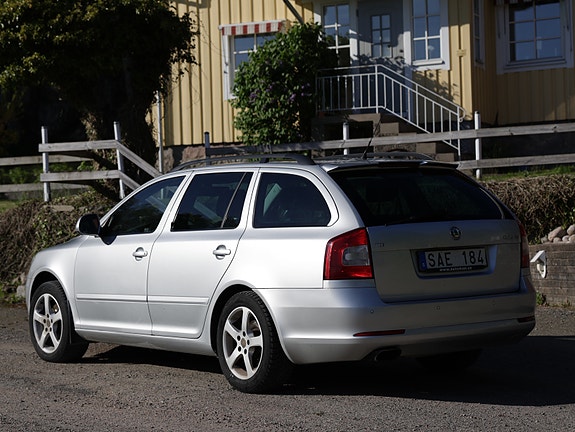 Skoda Octavia 2 of 5