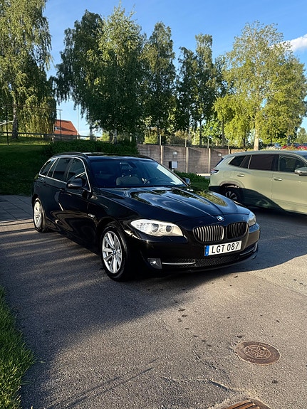 BMW 520d 2 of 5