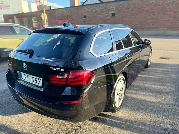 BMW 520d 4 of 5