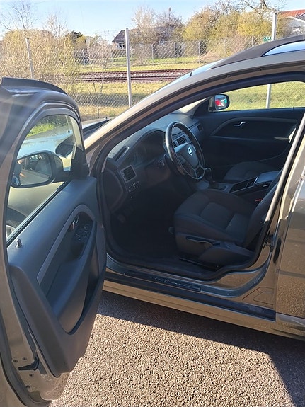 Volvo V70 10 of 14