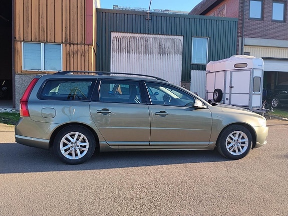 Volvo V70 6 of 14