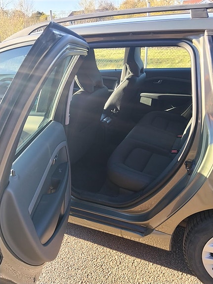 Volvo V70 11 of 14