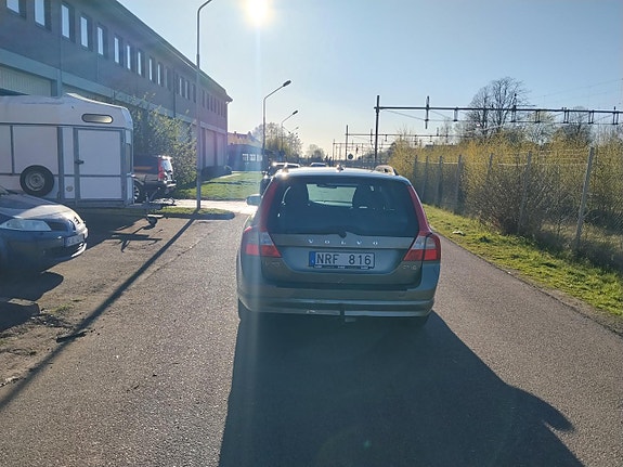 Volvo V70 4 of 5