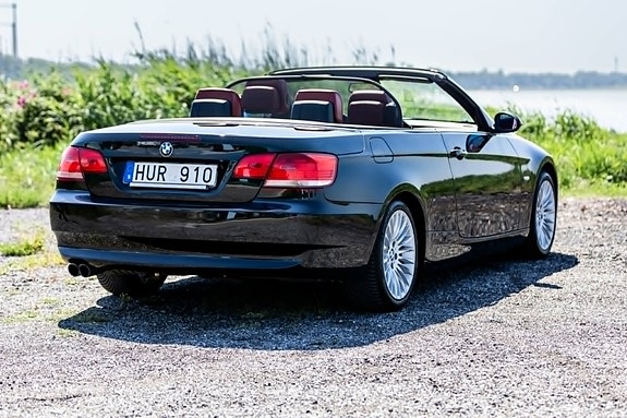 BMW 325i 4 of 5