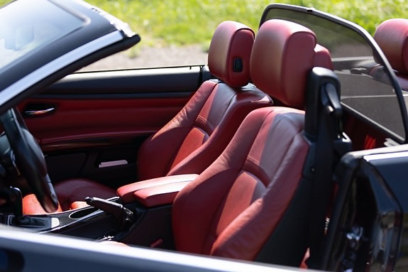 BMW 325i 3 of 5