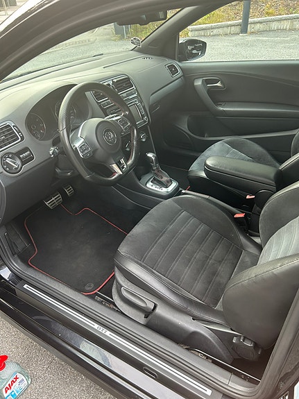 Volkswagen Polo 2 of 10