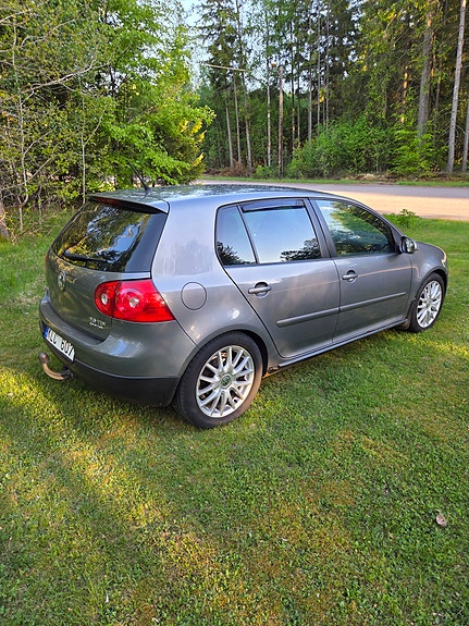 Volkswagen Golf V 2 of 6