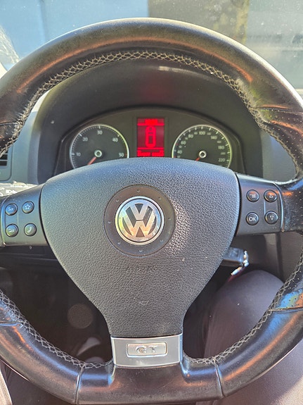 Volkswagen Golf V 6 of 6